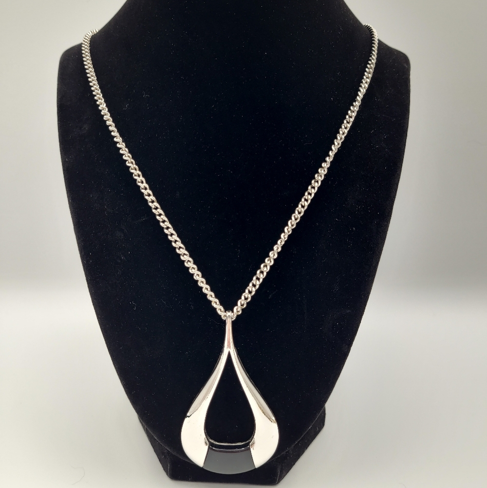 Vintage Sarah Coventry Silver Tone Teardrop Pendant Necklace Modernist